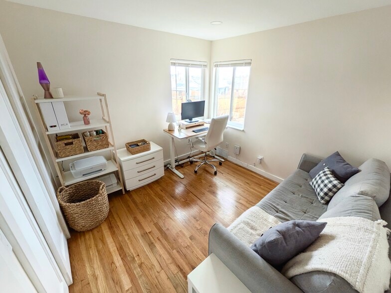 Building Photo - 850 S Osage St