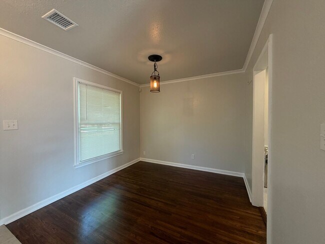 Building Photo - Brookside Bungalow!