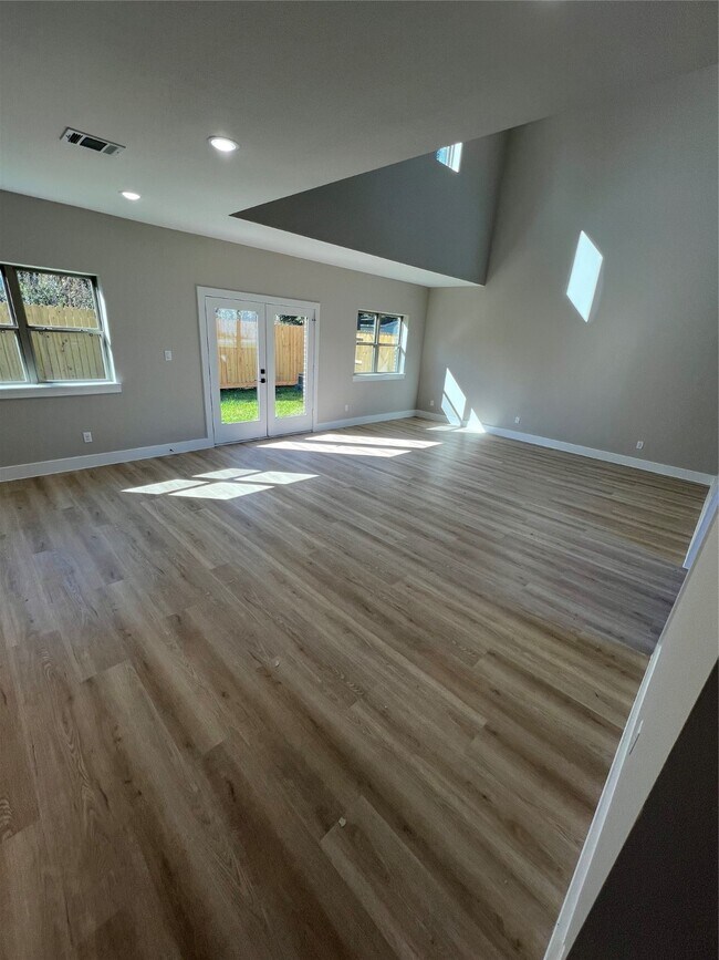 Building Photo - 20027 Venetto St