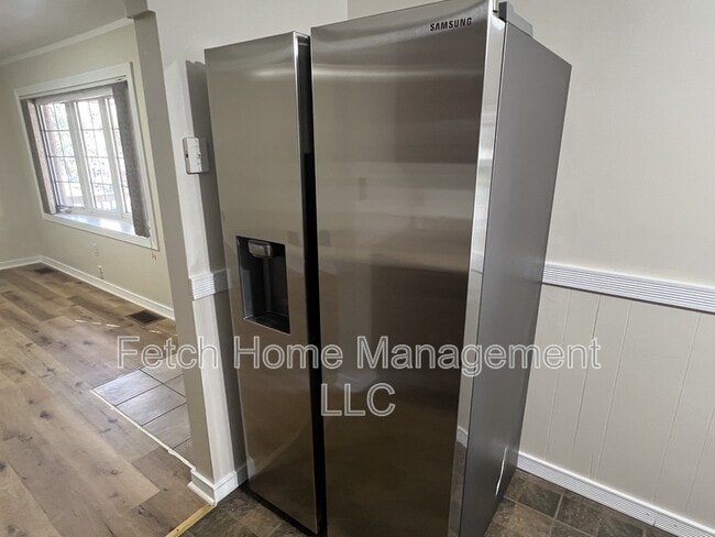 Building Photo - 143 Cedar St