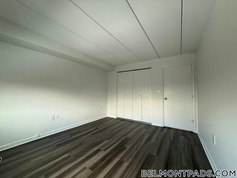 Building Photo - 55 Hill Rd