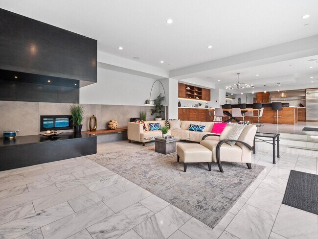 Building Photo - Solana Beach Paradise