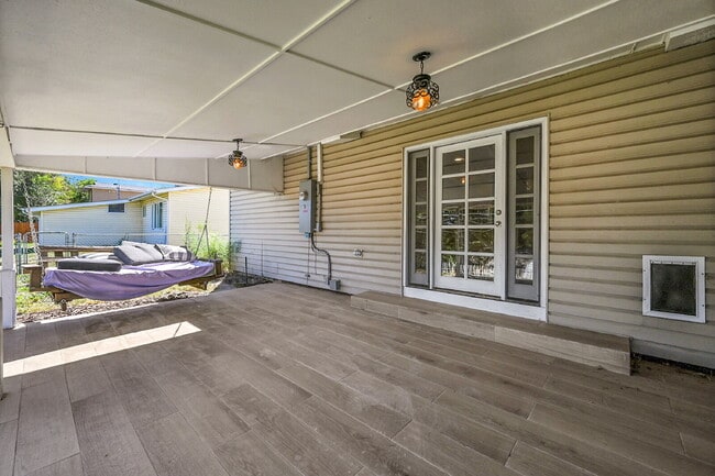 Building Photo - $1,995.00 - 3 Bedrooms, 2 Bathrooms, Single Family Home in Colorado Springs with Fenced Yard!