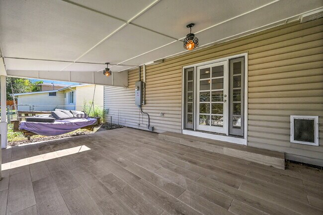 Building Photo - $2,195.00 - 3 Bedrooms, 2 Bathrooms, Singl...