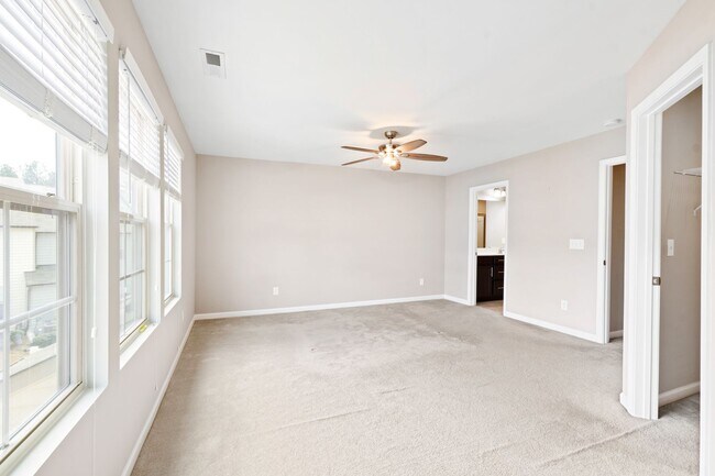 Building Photo - Modern Elegance in Brightleaf: 3-Bedroom Townhouse with Amenities Galore