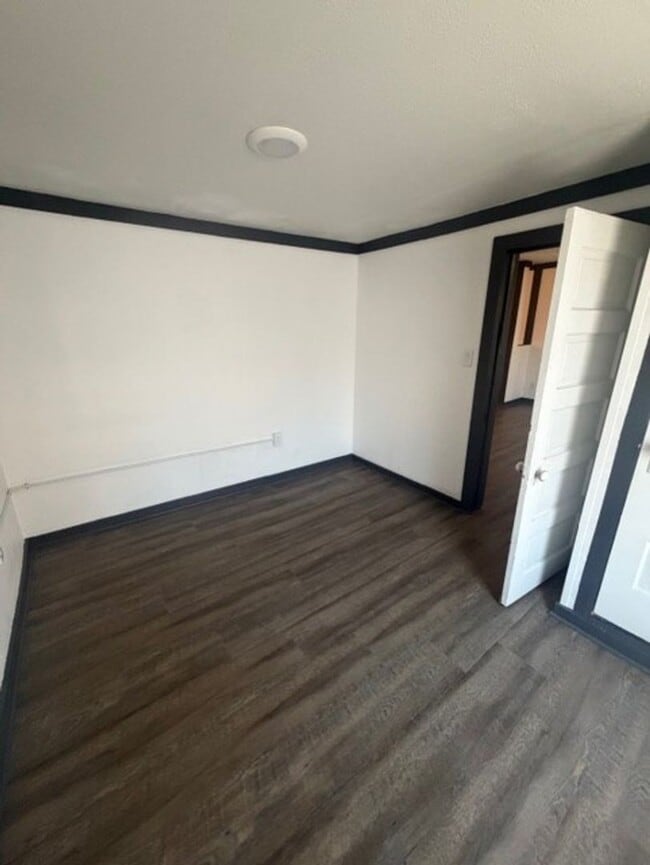 Building Photo - Beautifully Remodeled 3 Bedroom, 1 Bath Home – Move-In Ready!