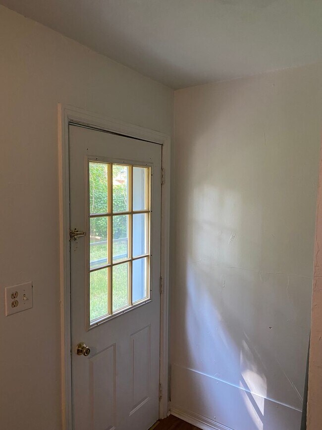Building Photo - 3-Bedroom Home Near Phelps Grove Park!