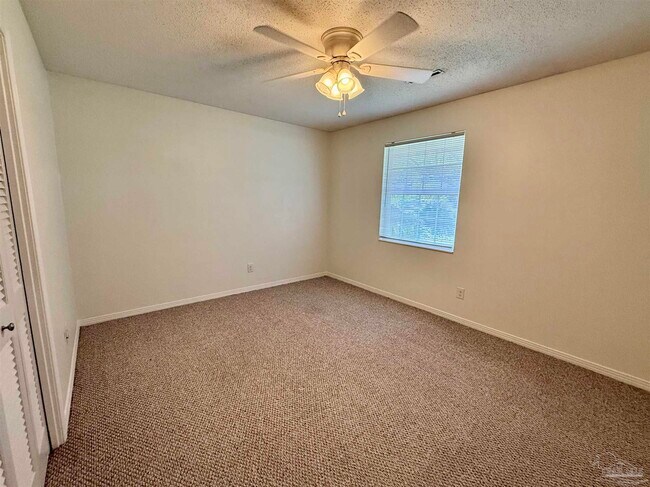 Building Photo - 204 Nandina Rd