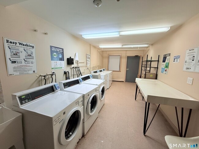 Building Photo - 900 Hope St