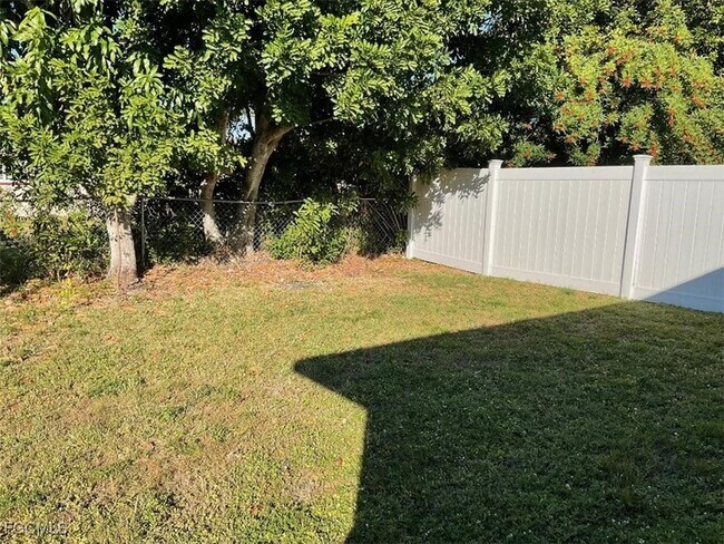 Building Photo - 3216 SW 7th Pl