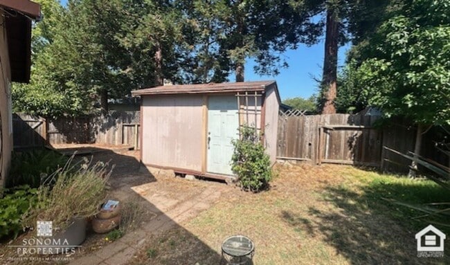 Building Photo - 2-bedroom, 2-bathroom Duplex in Sonoma!