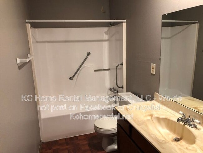 Building Photo - 551 N Somerset Terrace