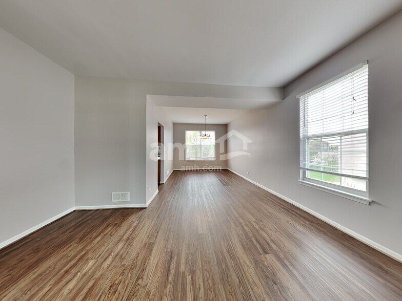 Building Photo - 9781 Chetwood Dr