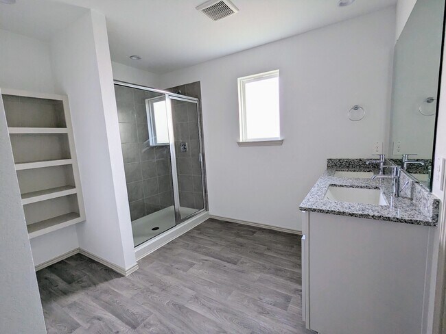 Building Photo - 7102 Sunset Crk Dr