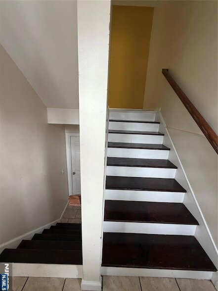 Building Photo - 110 Redwood Ave