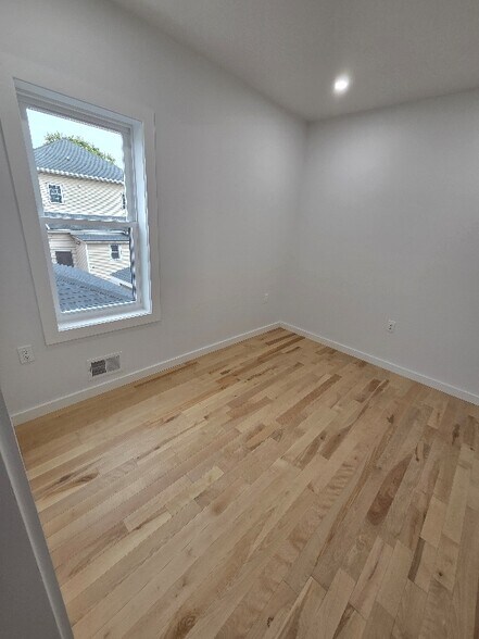 Primary Photo - 15 Voorhees St
