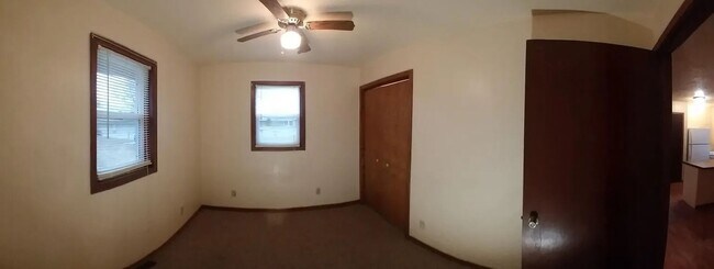 Building Photo - Lakeview Homes