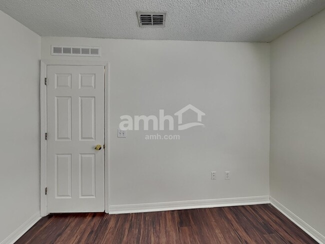 Building Photo - 8058 Misty Meadow Ct N