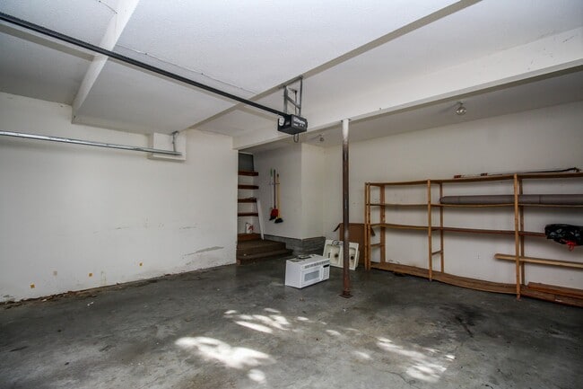 Building Photo - Beautiful Single Family Home located in South Columbia