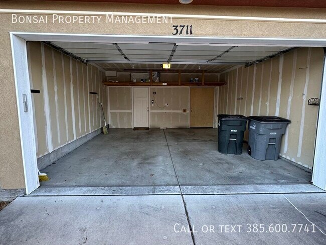 Building Photo - 3711 Summer Heights Dr