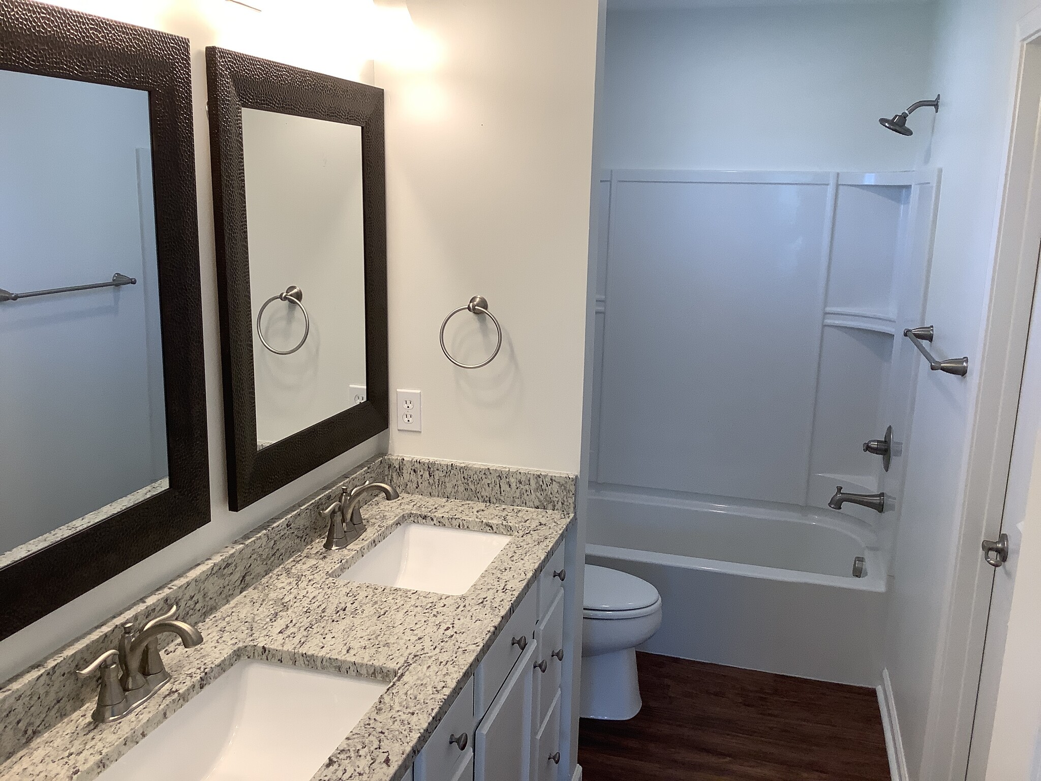 Building Photo - 5283 River Ridge Dr