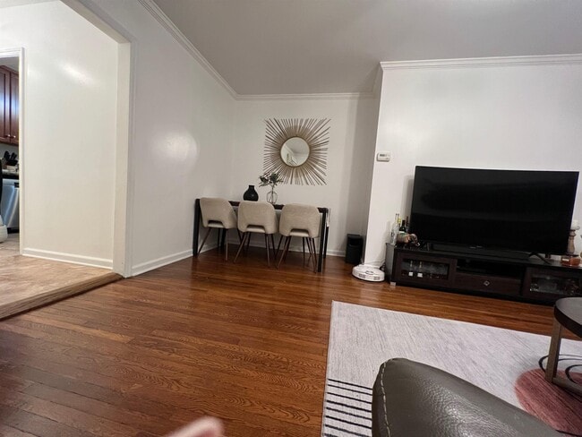 Building Photo - 11 Beverly Pl