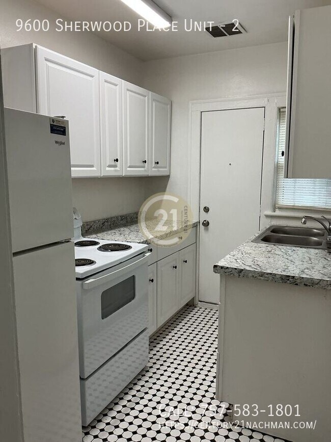 Building Photo - 9600 Sherwood Pl