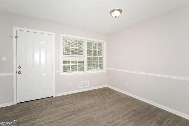 Building Photo - 672 Almand Branch Rd SE