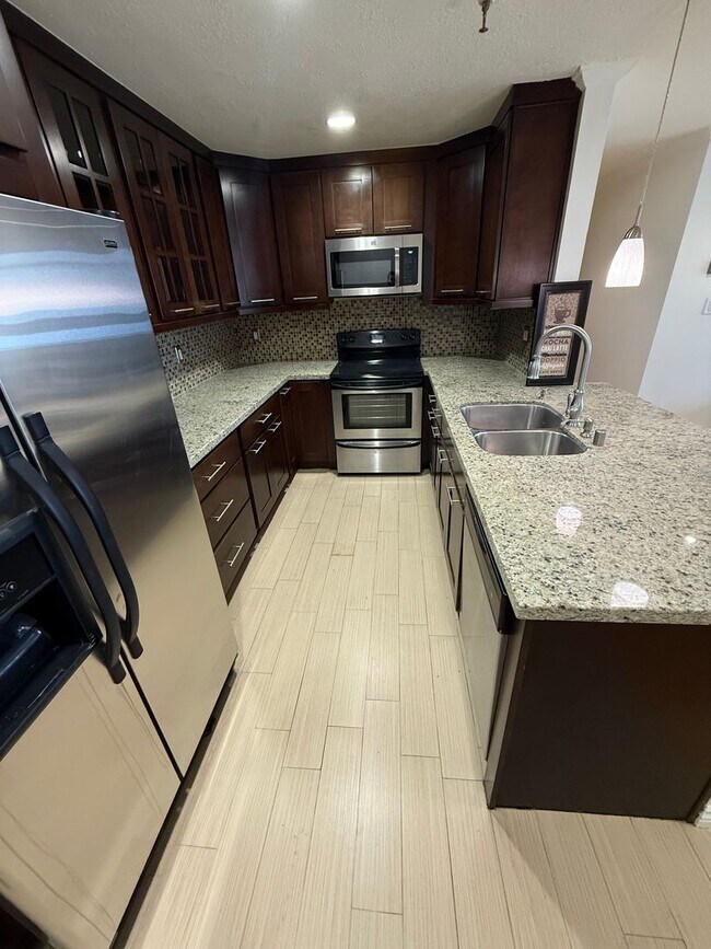 Building Photo - 2bed 2bath in Los Angeles