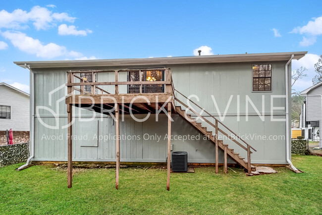 Building Photo - 6100 MeadowCrest Cir