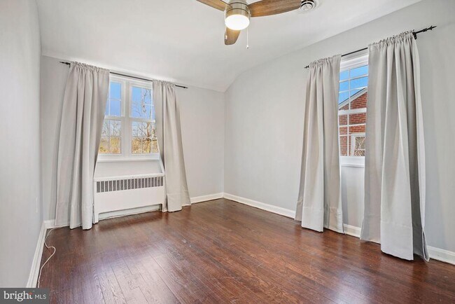 Building Photo - 1418 Dogwood Dr