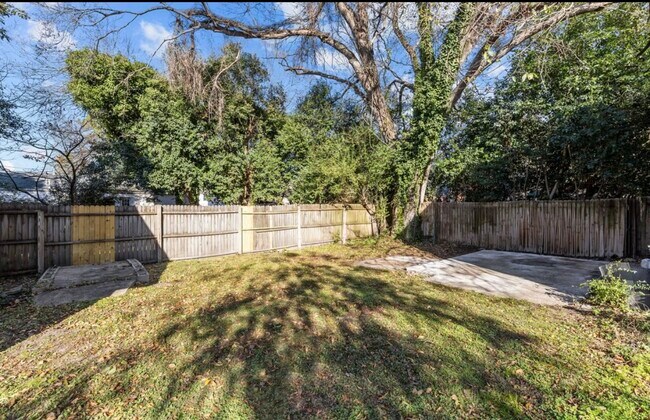 Building Photo - Jackson