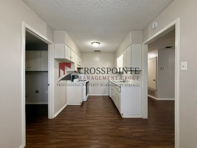 Building Photo - Almost Ready! 2 Bedroom, 1 Bathroom Duplex!