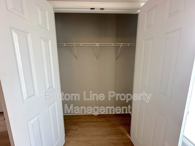 Building Photo - 424 Winding Canyon Dr
