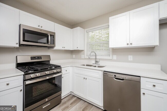 Building Photo - 105 Salem Pl