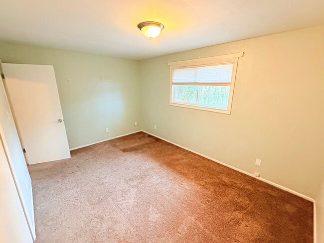 Building Photo - Renovated 2BR with Large Backyard, Storage, Washer & Dryer & Parking