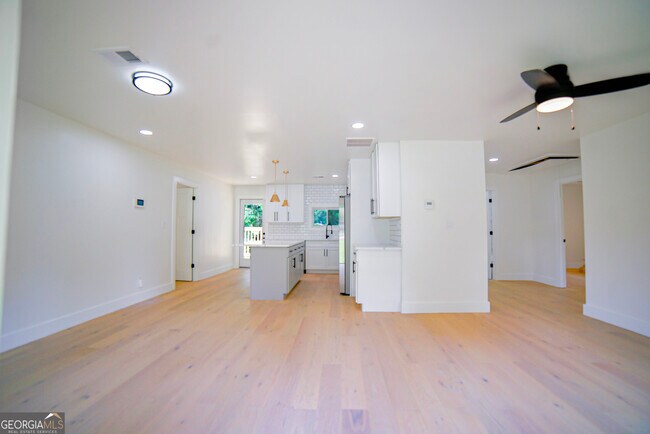 Building Photo - 2625 Santa Barbara Dr NW
