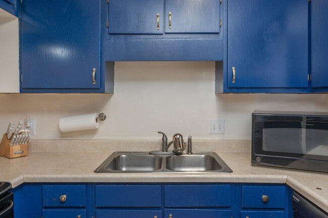Building Photo - Stunning 2 Bedroom Townhouse in Fort Walto...