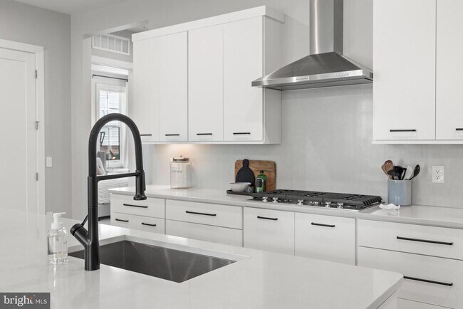 Building Photo - 43442 Croson Ln