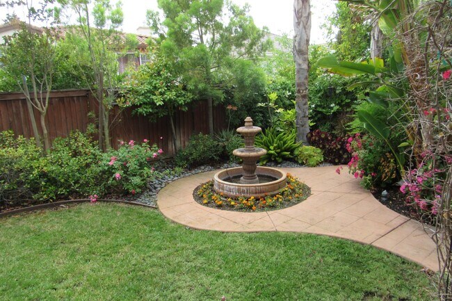 Building Photo - Gorgeous 5 Bed/4.5 Bath with Office in Perfect San Ramon Location