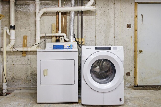 Building Photo - 888-890 Belmont Street