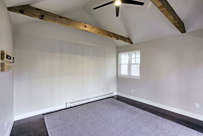 Building Photo - Exceptional 3 Bedroom Home with office & detached flex space