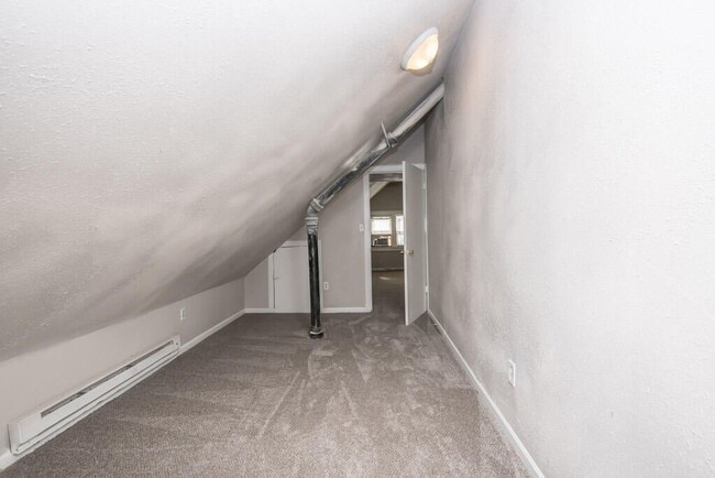Building Photo - Updated 4-Bed Single Family Home with Clas...