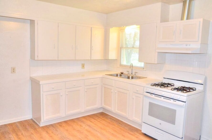 Building Photo - 7746 Colebrook Dr