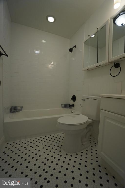 Building Photo - 539 Turner St