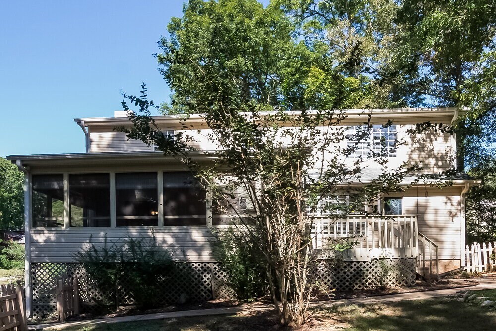 Building Photo - 6858 Creekwood Dr