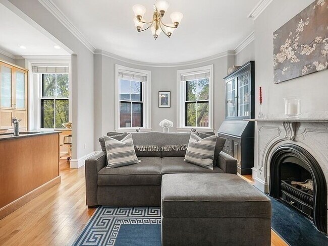 Building Photo - "Charming 2-Bed Oasis in the Heart of Boston's South End – Spacious 765 Sq Ft!"