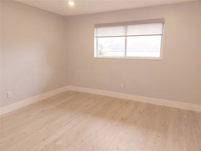 Building Photo - 2115 NE 37th Dr
