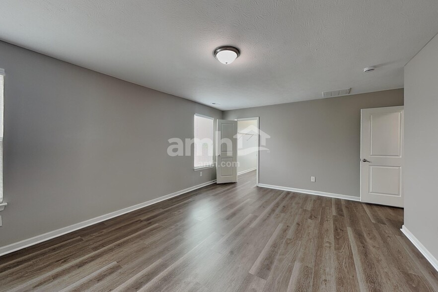 Building Photo - 676 Classic Ln