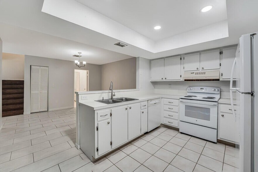 Building Photo - 12057 Basin St N